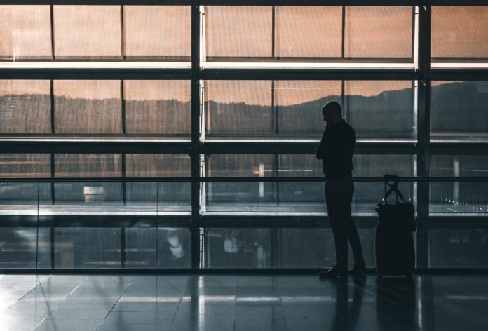 Mit Handgepäck fliegen – Vor- und Nachteile