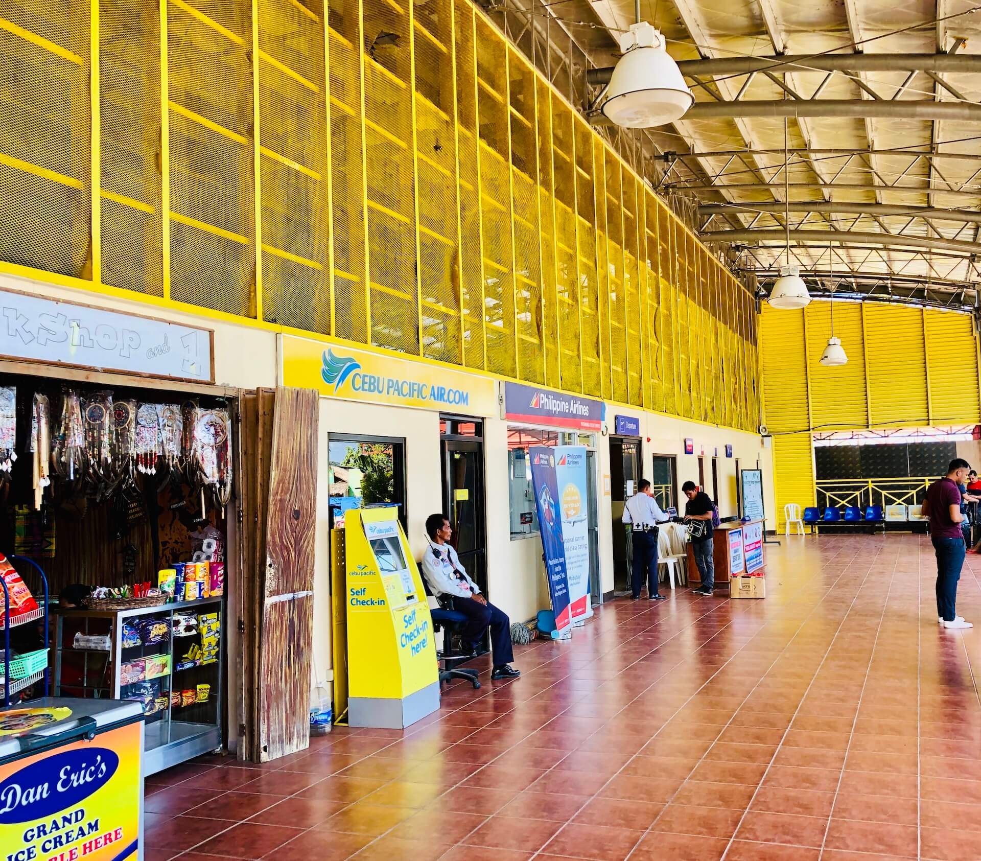 Coron Airport Außenbereich - Ticketschalter & Snack Shop