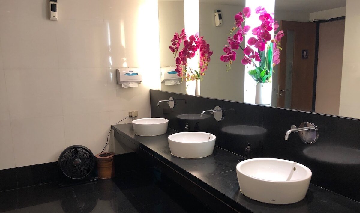 Royal Silk Domestic Lounge Bangkok Sanitärräume