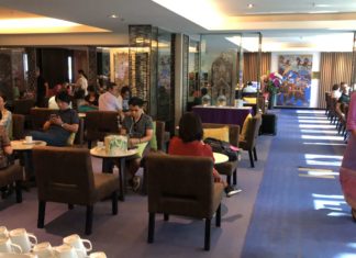 Thai Airways Royal Silk Domestic Lounge Bangkok Test
