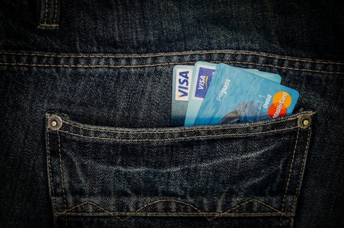 Die besten Kreditkarten zum kostenlosen Geld abheben im Ausland