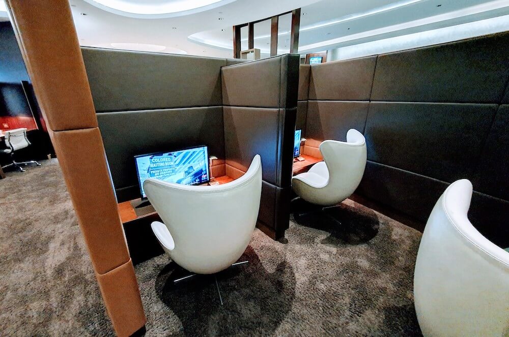 Etihad Business Class Lounge Abu Dhabi Terminal 3 TV Bereich