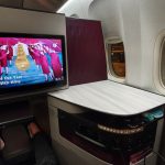 Qatar Airways Business Class Q-Suite Ablagen und Bildschirm